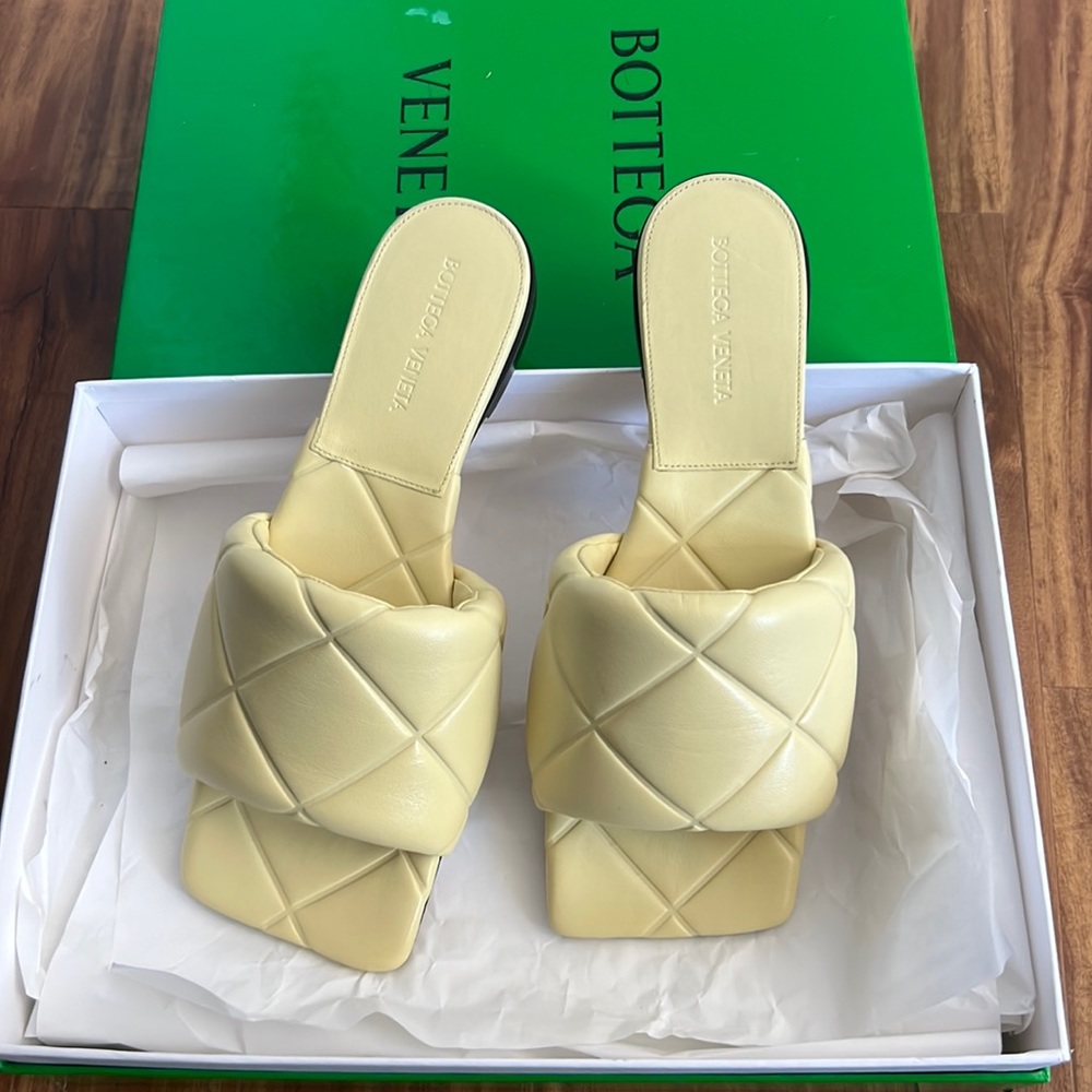 Brand new Bottega Veneta slides